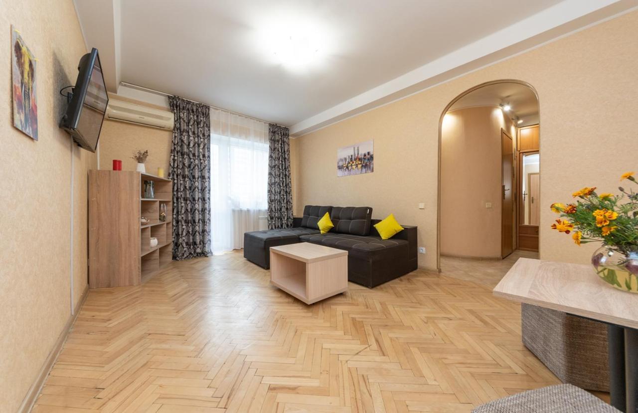 1 Bedroom Apart Near Metro Pecherska Київ Екстер'єр фото